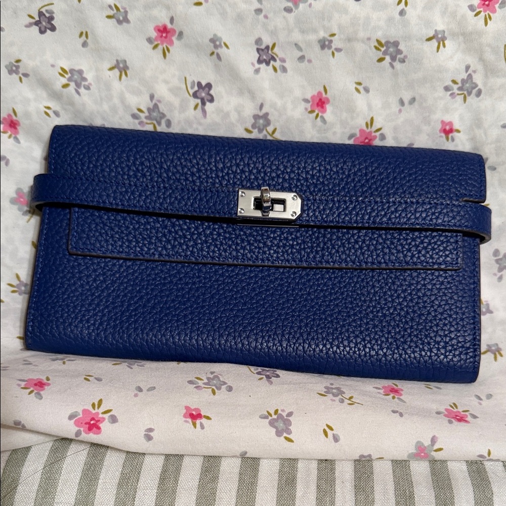 Elegant Navy Pebbled Leather Clutch Wallet